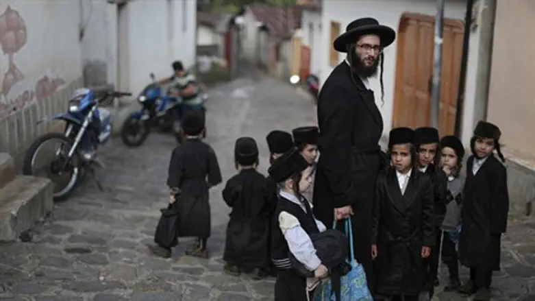 Lev Tahor members in Mayan village of San Jua