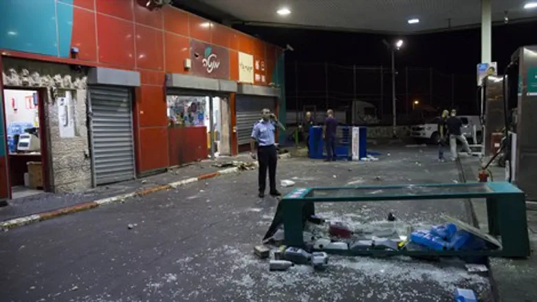 תחנת הדלק בגבעה הצרפתית