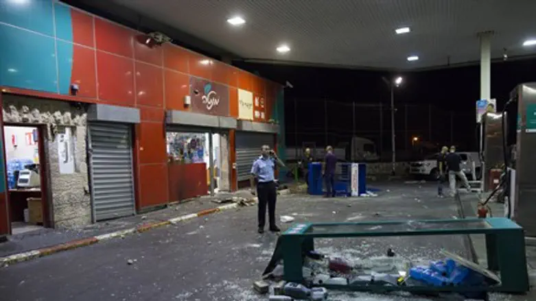 Сожженая АЗС в районе Гиват-Царфатит