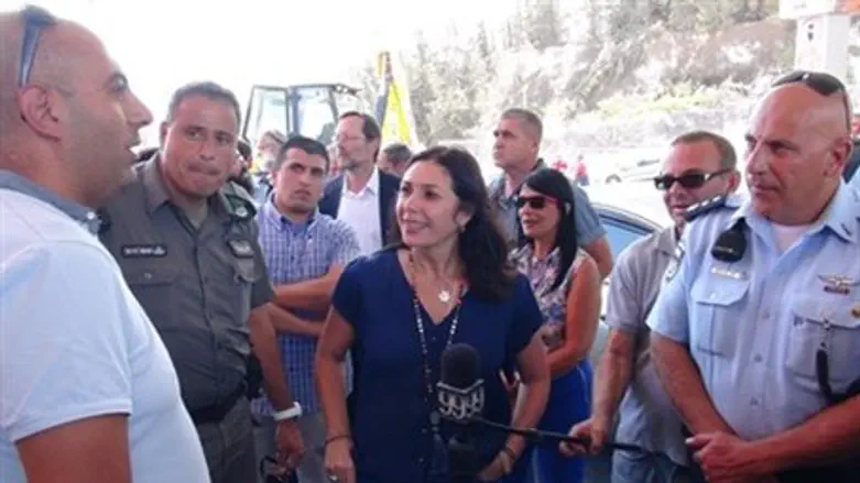 MKs tour Jerusalem seam line