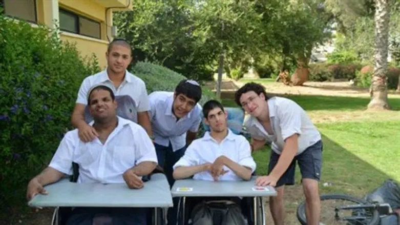 חניכים ומתנדבים