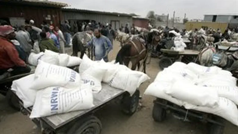 העברת המזון ברצועה בשירות המתקפה