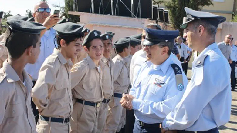 האלוף והתלמידים