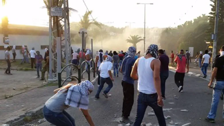 Арабские беспорядки. Иллюстрация