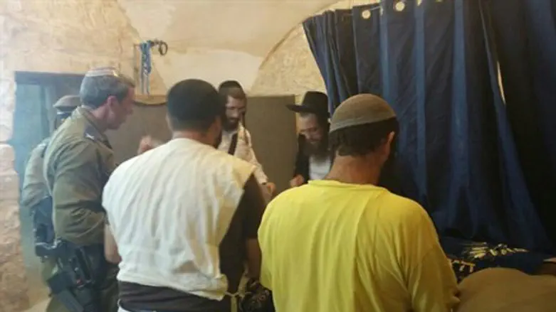 הרבצ"ר בקבר יוסף