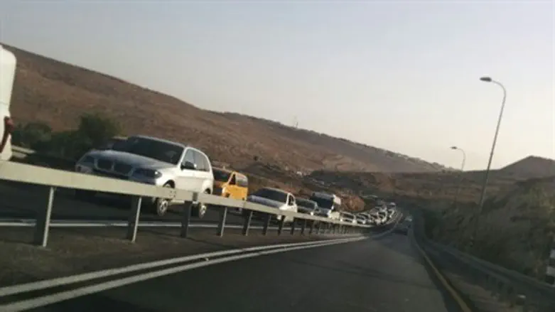 פקק בכביש אדם חיזמא