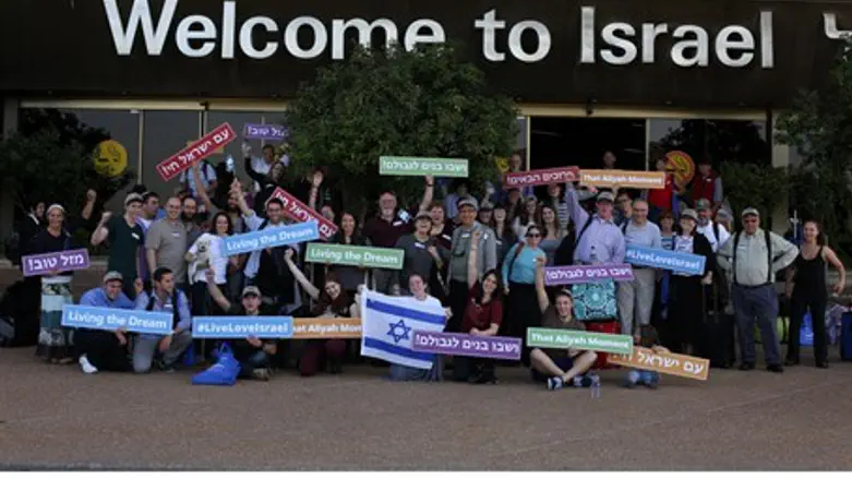 Новые репатрианты в аэропорту им. Бен-Гуриона
