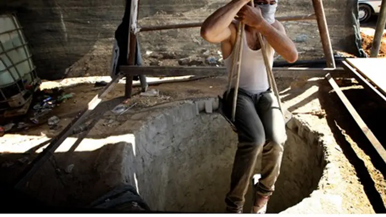 Hamas smuggling tunnel into Sinai (file)