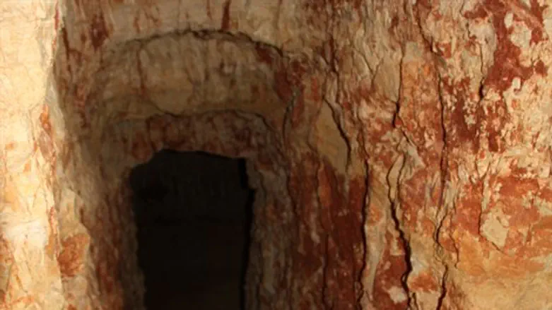 מנהרה מערה חפירה גבעות עולם