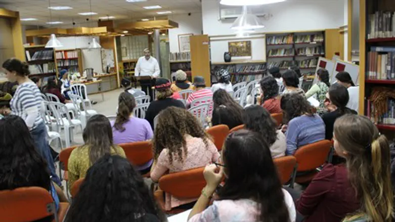 בית מדרש באולפנית נתניה