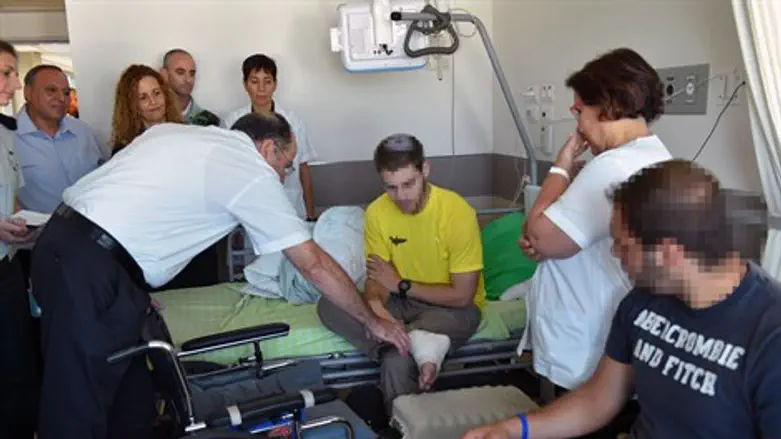 יעלון עם הפצועים המשתקמים. היום