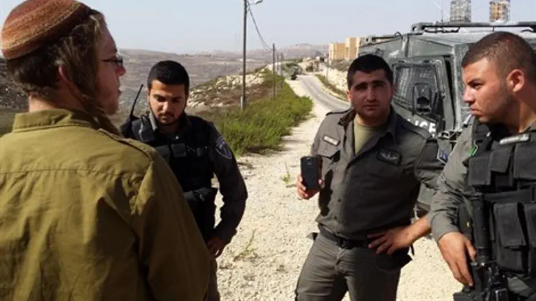 זילבר עם אנשי מג"ב