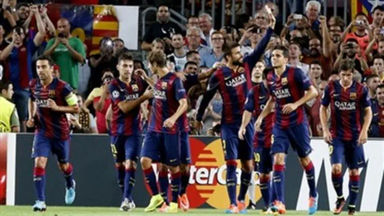 ברצלונה חוגגת. בפוזה אופיינית העונה