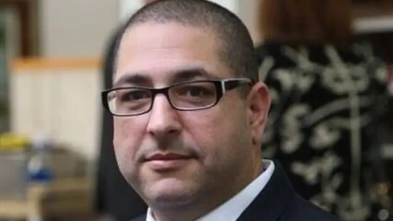 מייצג את הקשישה. עו"ד כרמלי