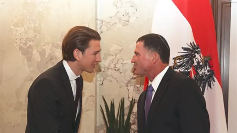 אדלשטיין והשר האוסטרי