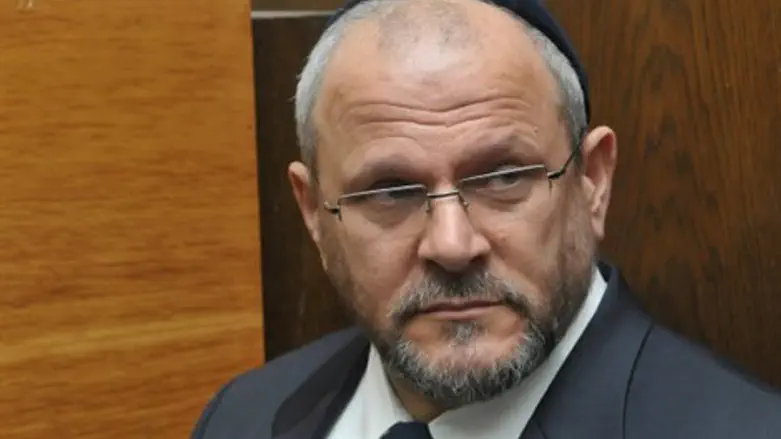 אפל בבית המשפט. ארכיון