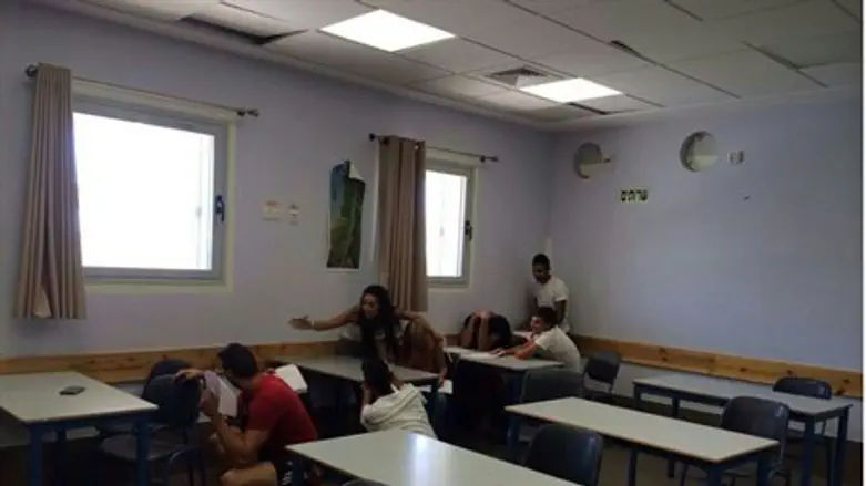 Сирена застала детей в школе (архив)