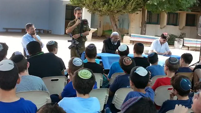 צור גולדין בטקס חנוכת בית המדרש על שם אחיו הד