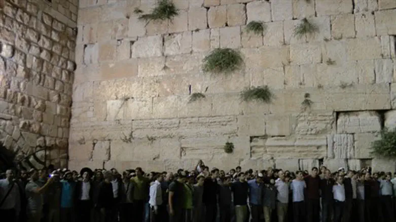 שירה בכותל