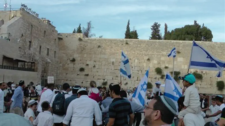 ריקוד דגלים