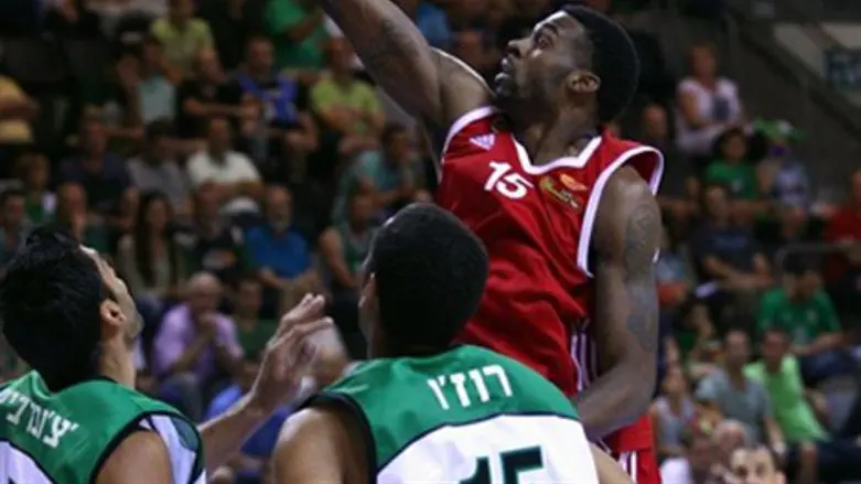 דונטה מול חבריו לשעבר