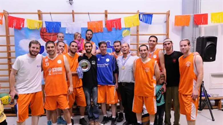 בפעם השלישית ברציפות, עלי.