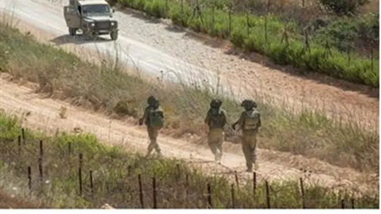 IDF troops patrol northern border