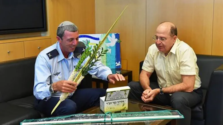 הרבצ"ר ושר הביטחון, השבוע