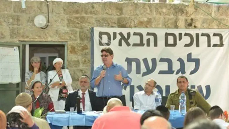 L to R: Frenkel, Yishai, Akunia at event