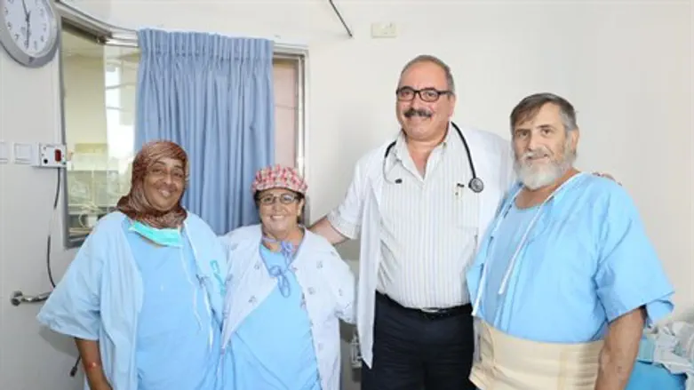 שלושה מהמושתלים והרופא ד"ר רמדאן