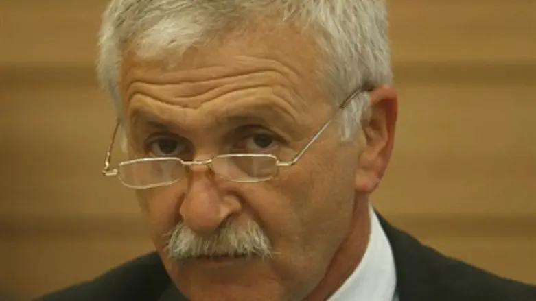 ייצור מבוכה קואליציונית? ישראל חסון