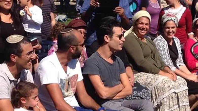 אביב גפן בכפר תפוח