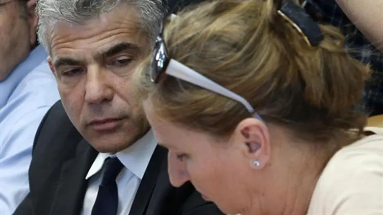 שיוויון מוזר. לבני ולפיד