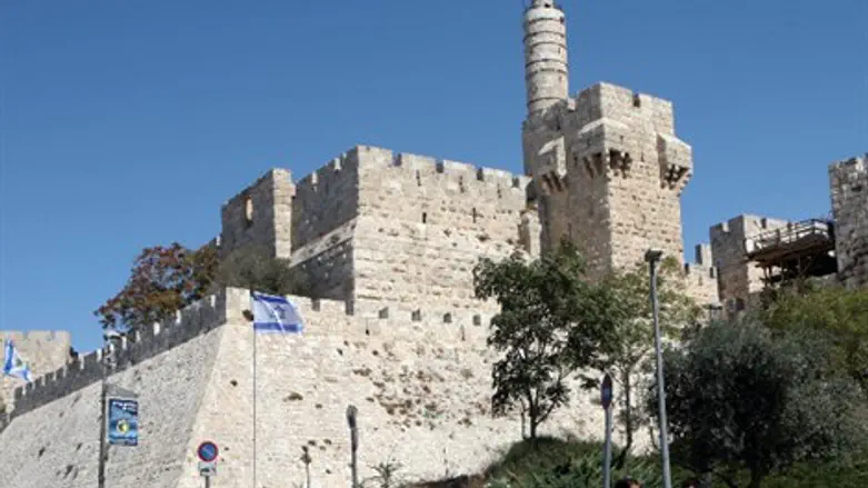 אין מקום להרהור. מגיעים