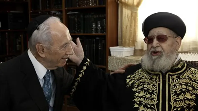 Шимон Перес и раввин Овадья Йосеф (Архив)