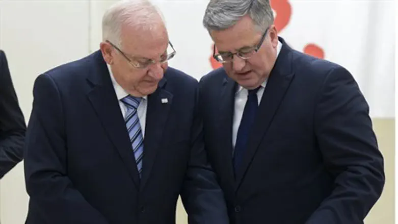 Israeli President Reuven Rivlin (L) with his 