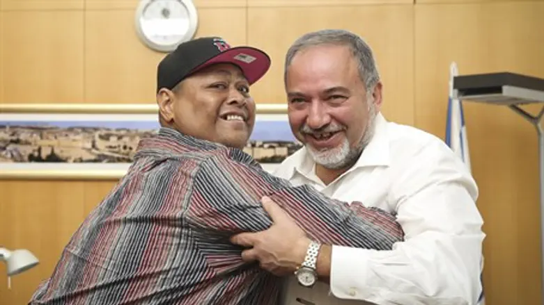 Avigdor Liberman, Sumo wrestler Konishiki Yas