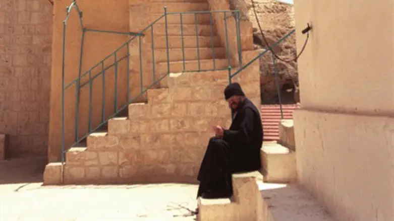 כומר. ארכיון