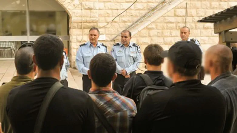 בכירי המשטרה עם לוחמי הימ"מ. הבוקר