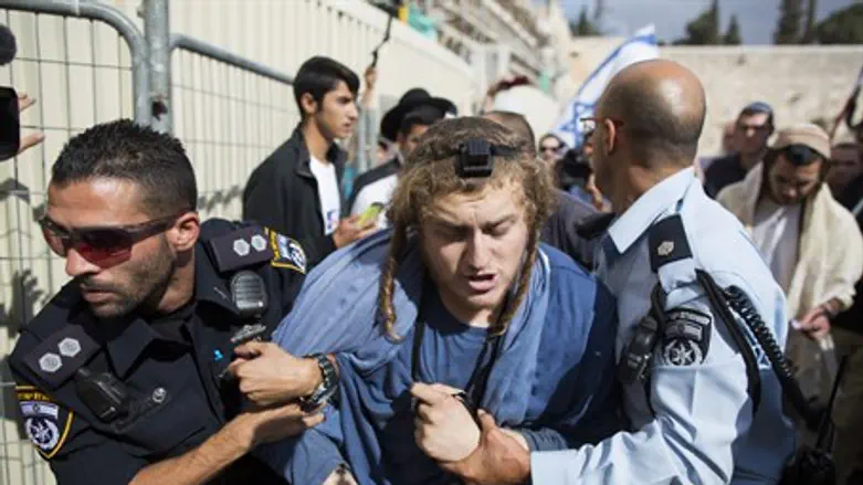 Jew arrested on Temple Mount (illustration)