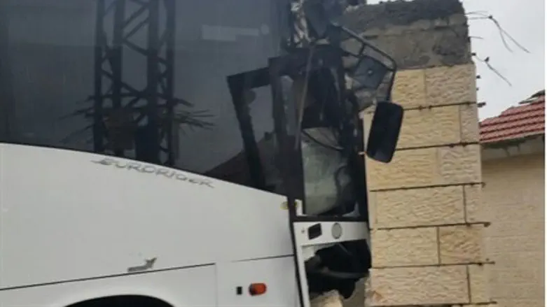 החליק לתוך מבנה