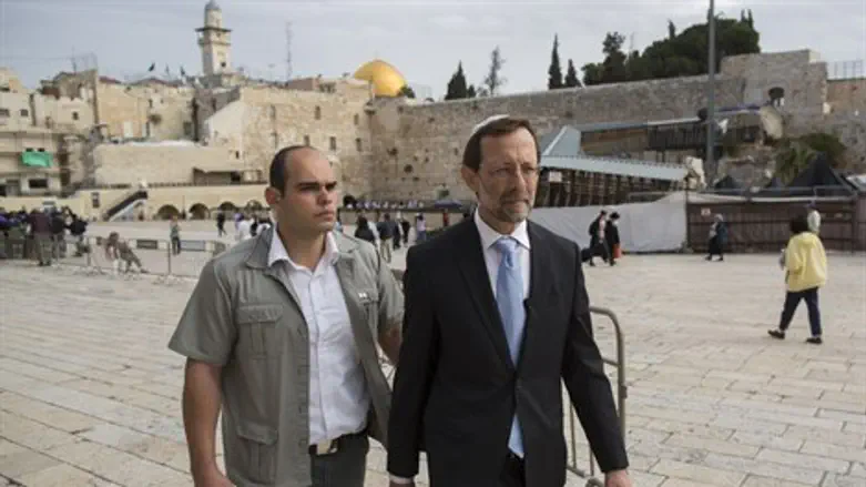 פייגלין בדרכו להר הבית