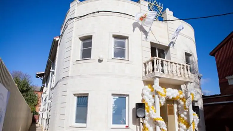 חזית בית הכנסת החדש