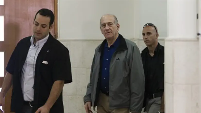 אולמרט בבית המשפט, היום