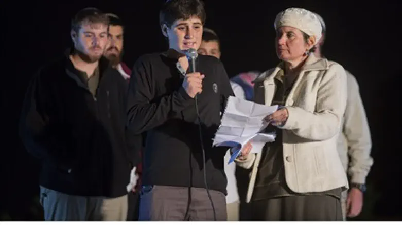 רעייתו של יהודה גליק ובנו - יפי ושחר