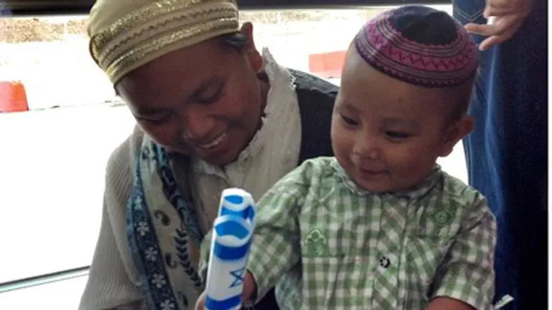 Bnei Menashe arrive in Israel