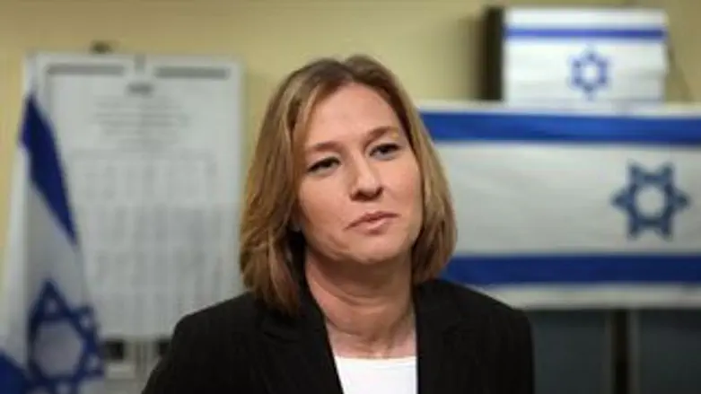 מתנגדת. לבני