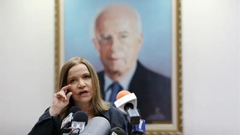 מנגינות שאינן מתאימות לה. יחימוביץ'