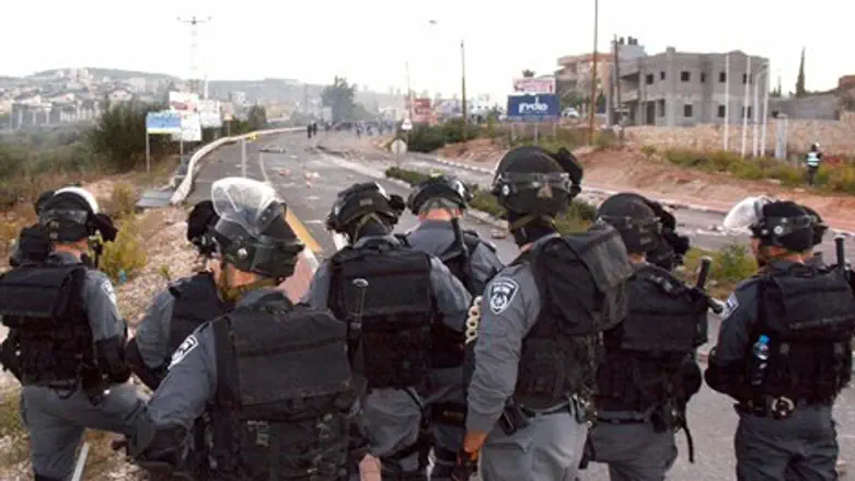 שוטרים בכפר כנא