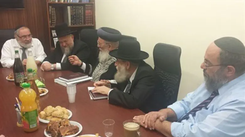 פגישת צוות ראשונה